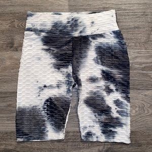 Booty enhancing textured capri shorts